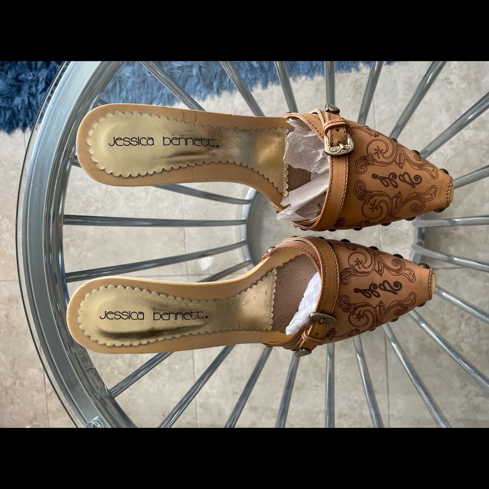 Jessica Bennett, Tan heels,size 8.5